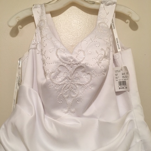 Wedding dress - Picture 2 of 4